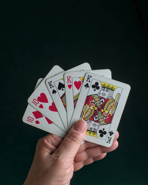 Slot game demo screen showing reels, bonus triggers, and payout table